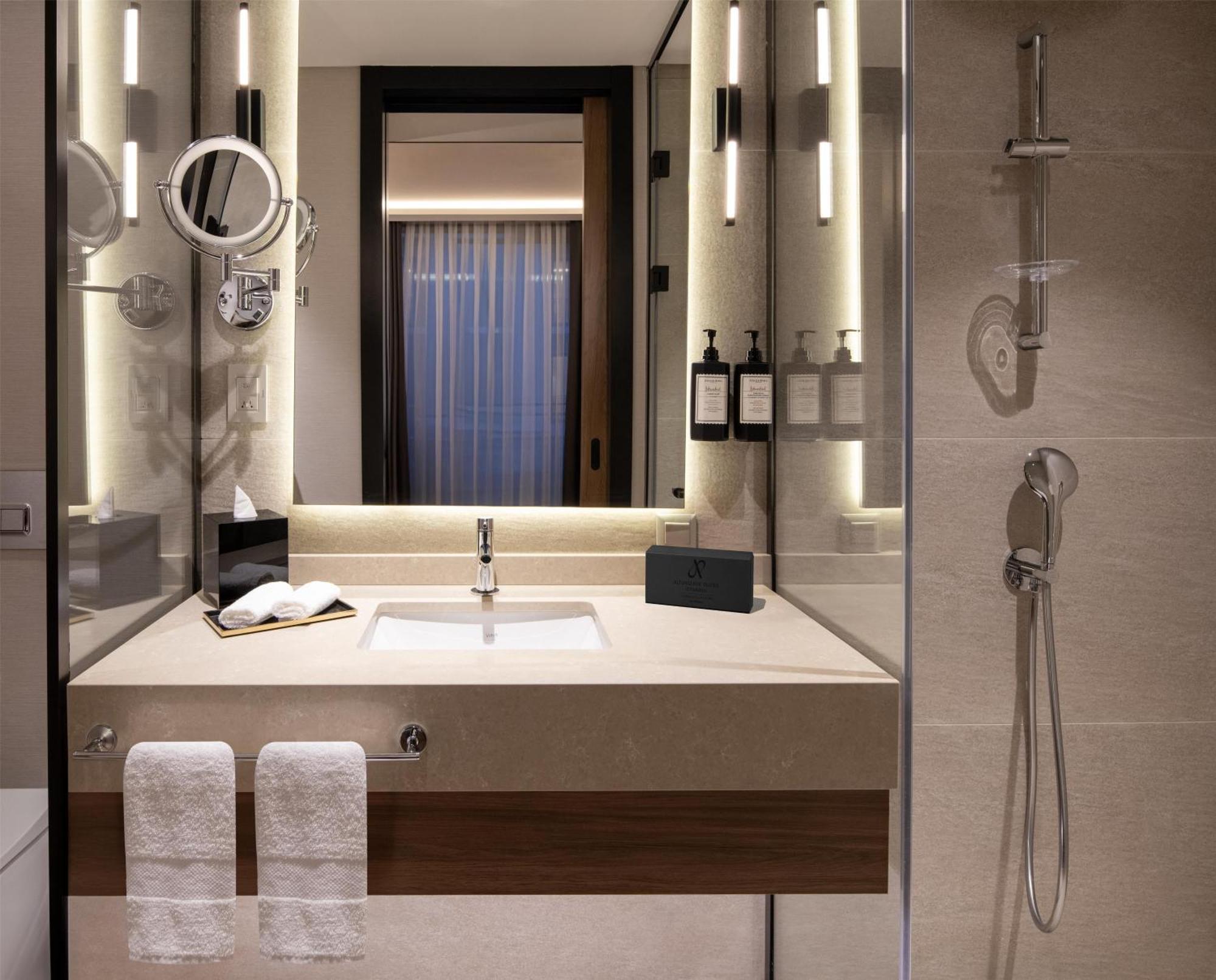 Altunizade Suites Istanbul, Curio Collection By Hilton — Photos 3